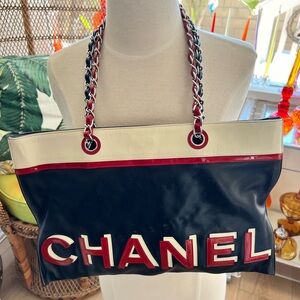 $2,500.00 Vintage Chanel No 5 Star tote bag Red, cream/white, Navy/black